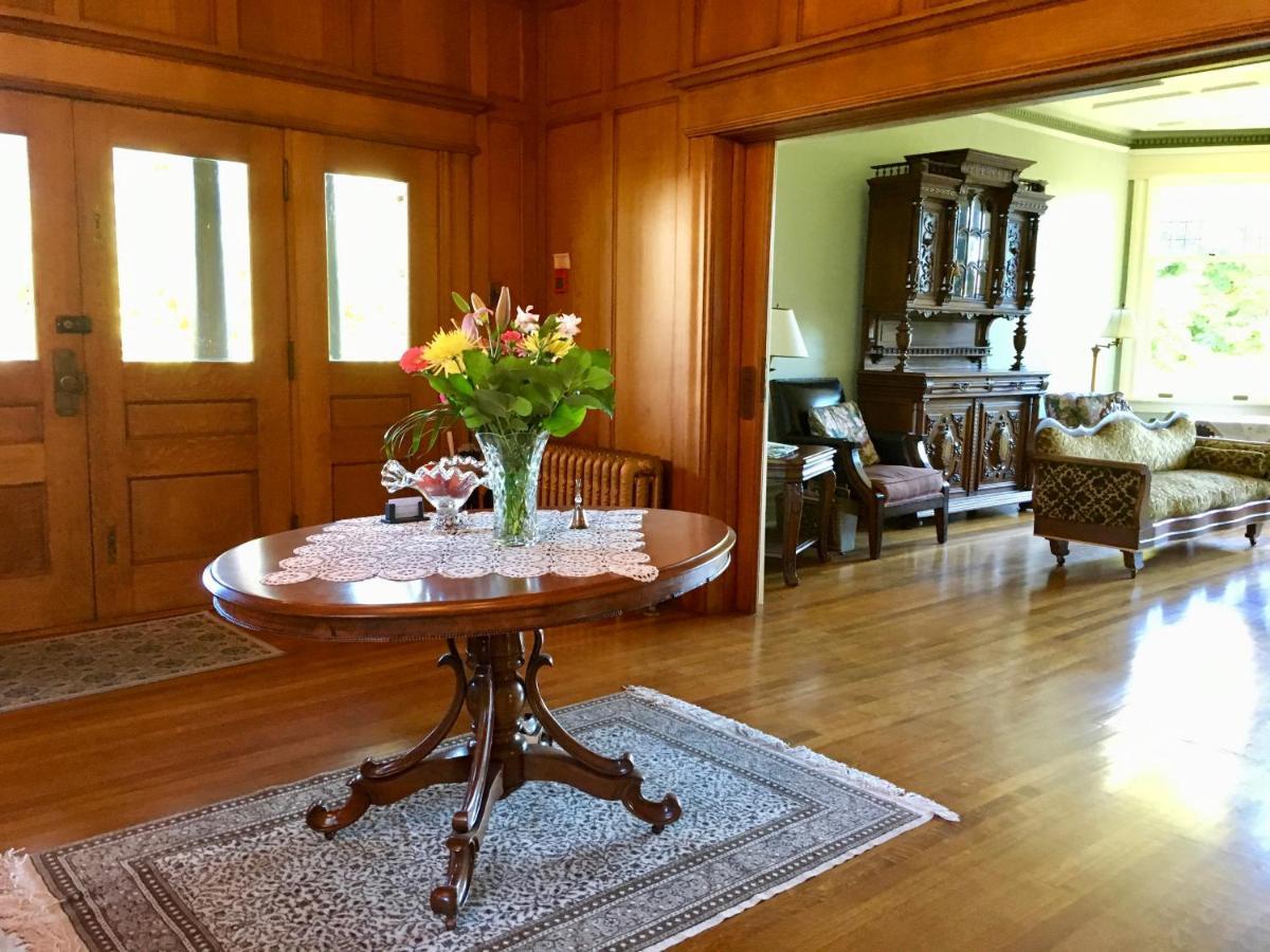 Prior Castle Bed & Breakfast Victoria